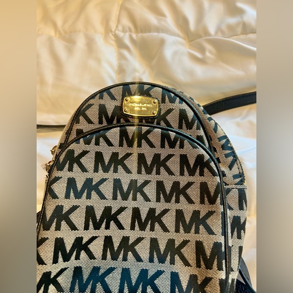 Michael Kors mini back pack signature MK print - Picture 3 of 13